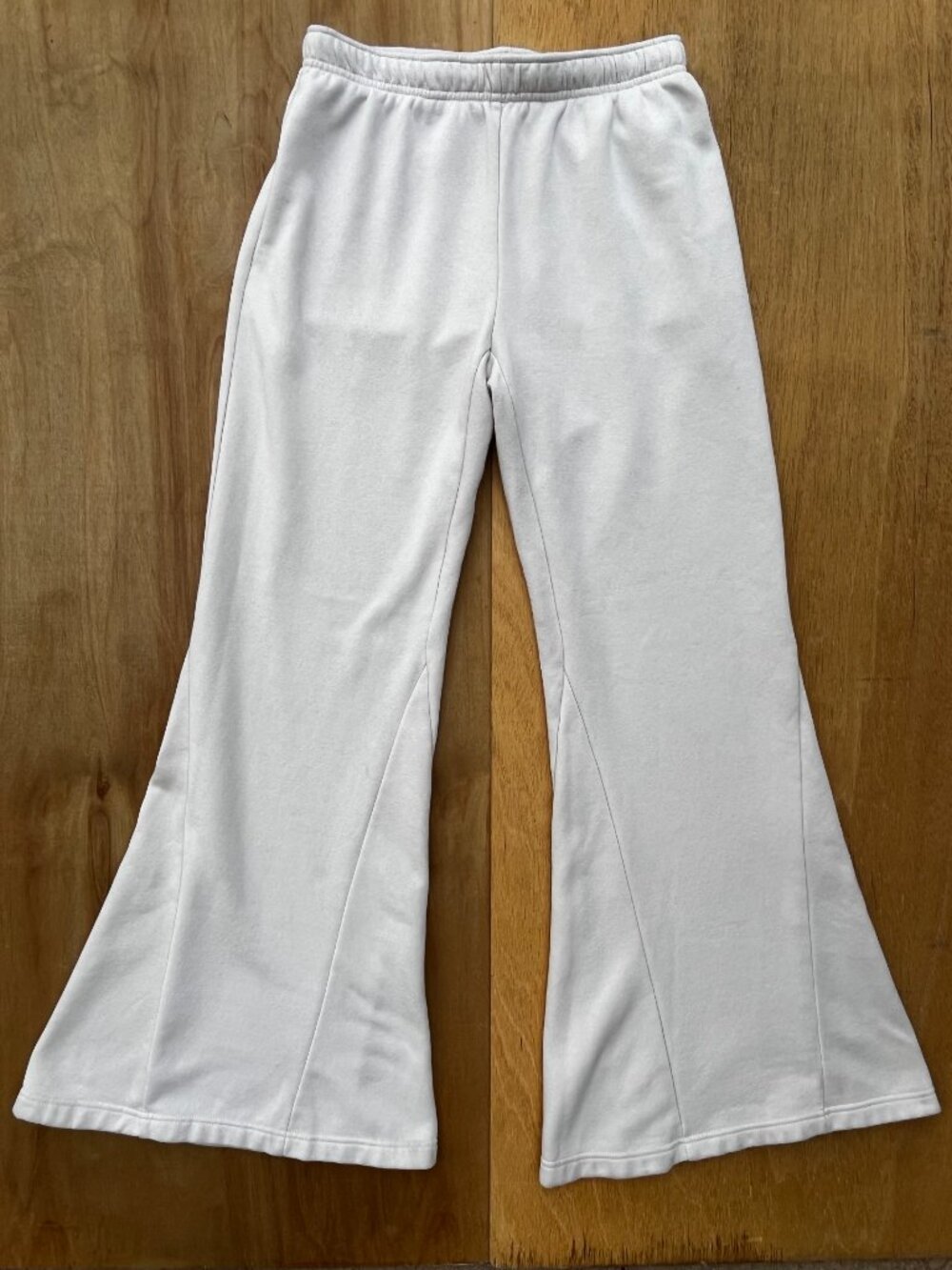 URBAN OUTFITTERS OUT FROM UNDER FLEECE BELL BOTTOM JOGGERS Women’s sz M Cream